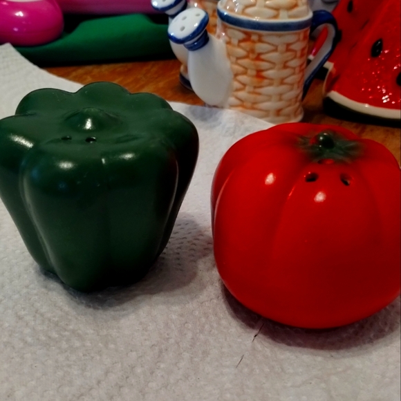 Vintage salt pepper.shakers Green pepper tomatoes - Picture 1 of 7